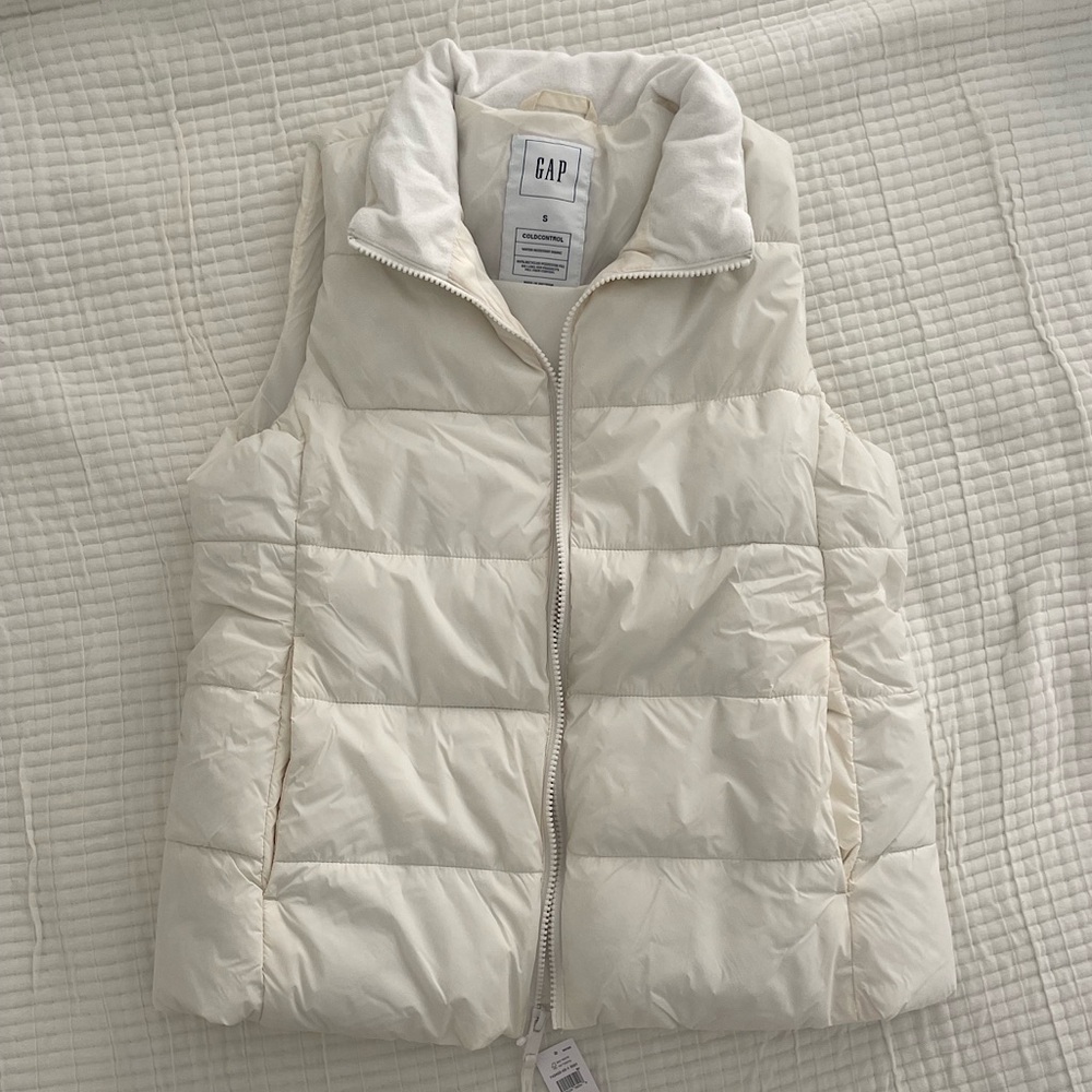 NWT Gap ColdControl Puffer Vest in Cream - Women's Small